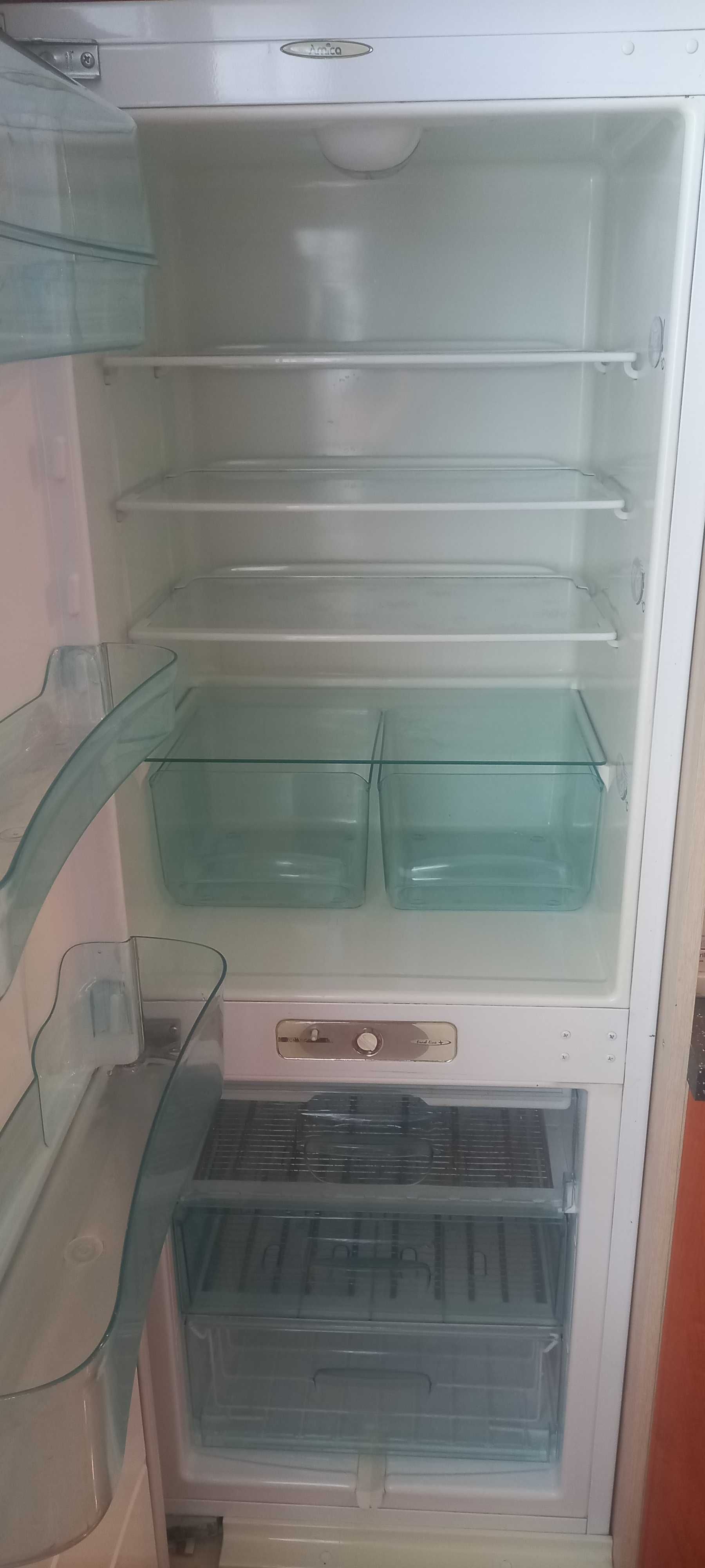 Lodówka do zabudowy z zamrażalnikiem na dole