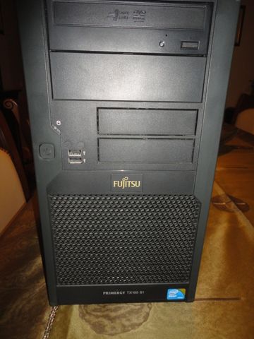 Servidor/Desktop Fujitsu PRIMERGY TX100 S1