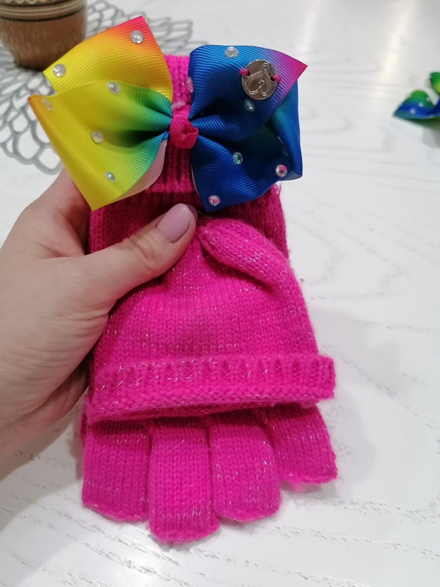 Вушка і рукавички для дівчинки