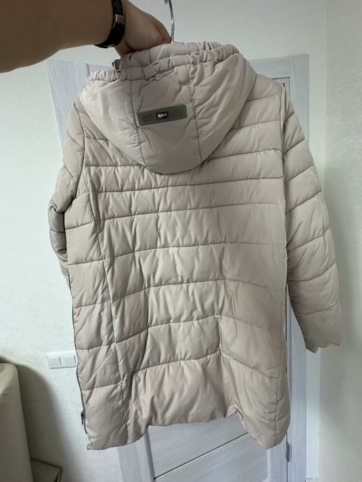 Продам зимову жіночу куртку