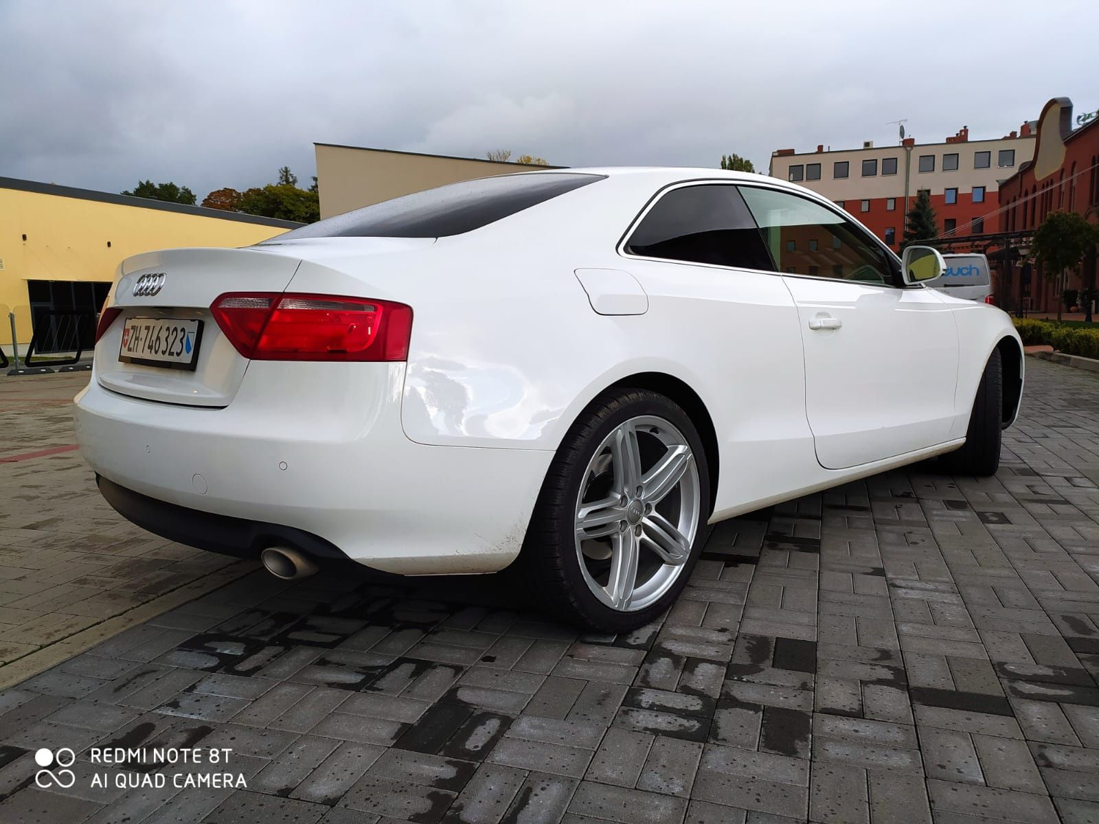 Sprzedam Audi A5 rok 2009 .Przebieg 220 tys km silnik 2,7 diesel.