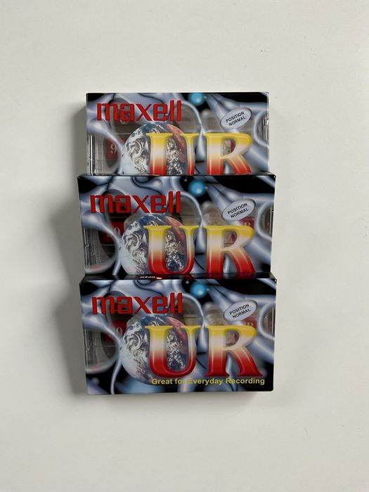 Zestaw trzech , nowych kaset magnetofonowych MAXELL UR 90
