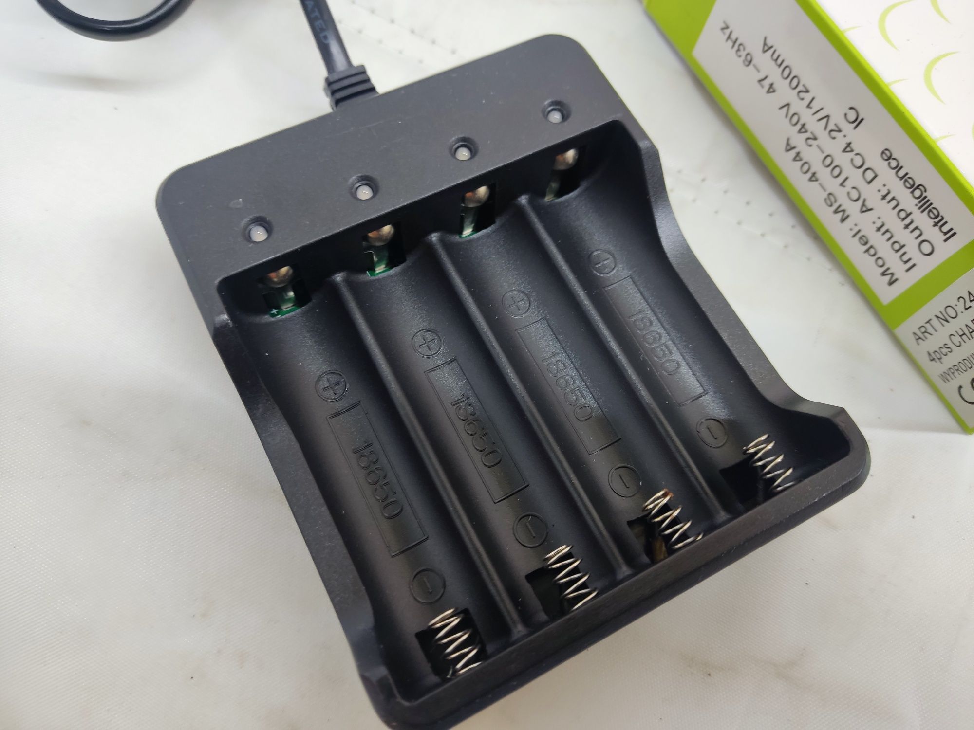 Ładowarka Ogniw 18650 AkumulatOR Li Ion 3,7v 4,2v + 4 X OGNIWO 2500mAh