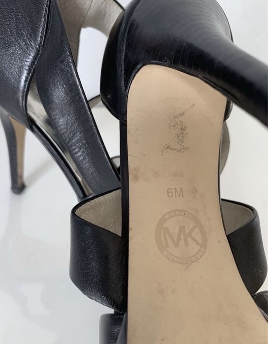 Michael Kors - Sandálias pretas de salto alto