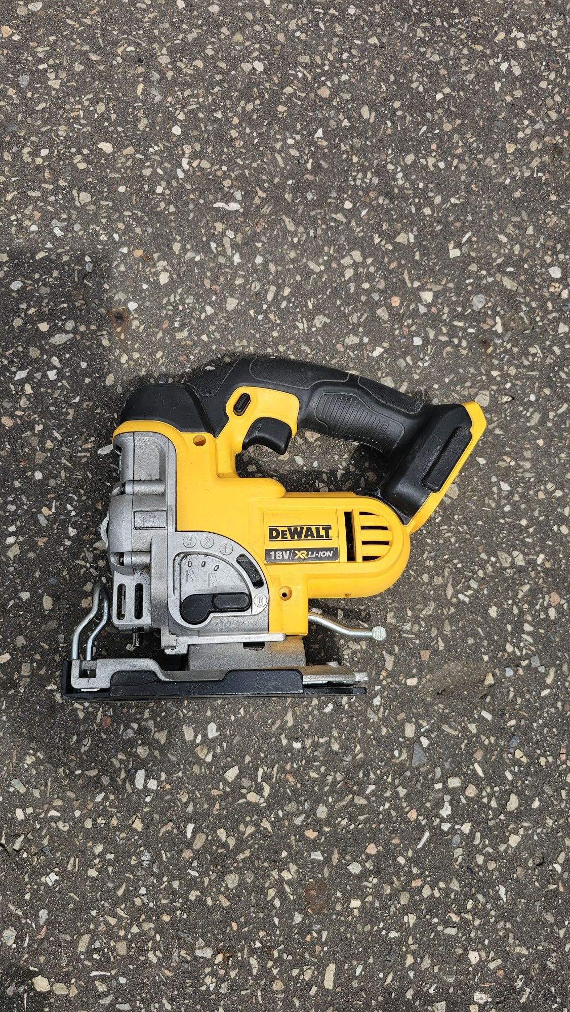 Wyrzynarka akumulatorowa Dewalt DCS331