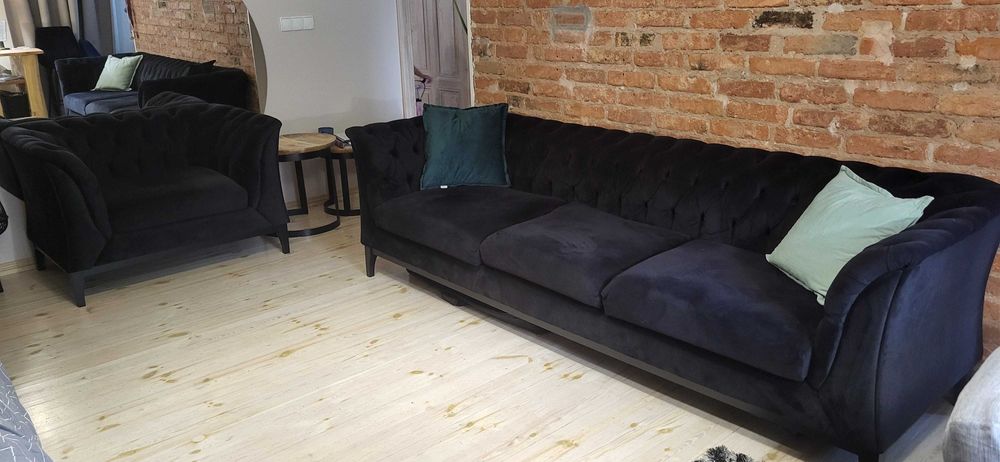 Sofa czarna chesterfield z fotelem,