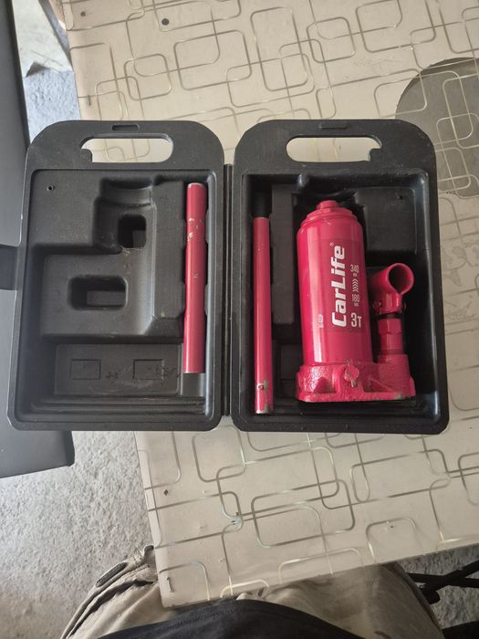 Продам домкрат на 3 тони