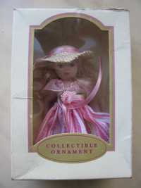 Кукла в шляпе фарфоровая коллекционная 24612 Y 2007