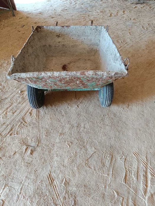 Carrinho de mão basculante