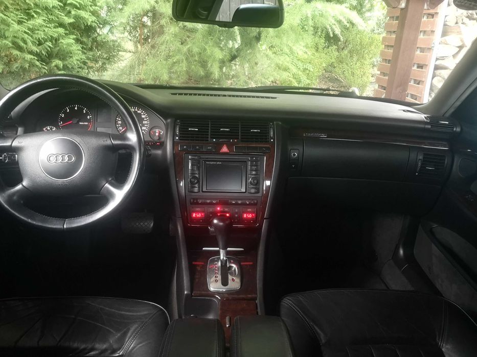 Audi A8 QUATTRO V8 !!