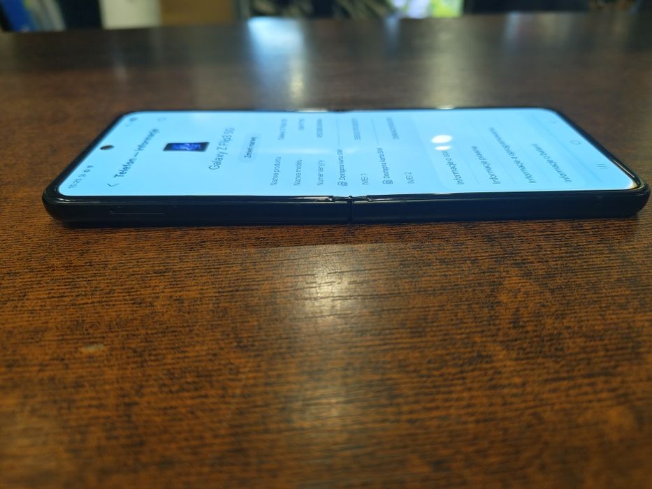 Smartfon SAMSUNG Galaxy Z Flip3 8/128GB