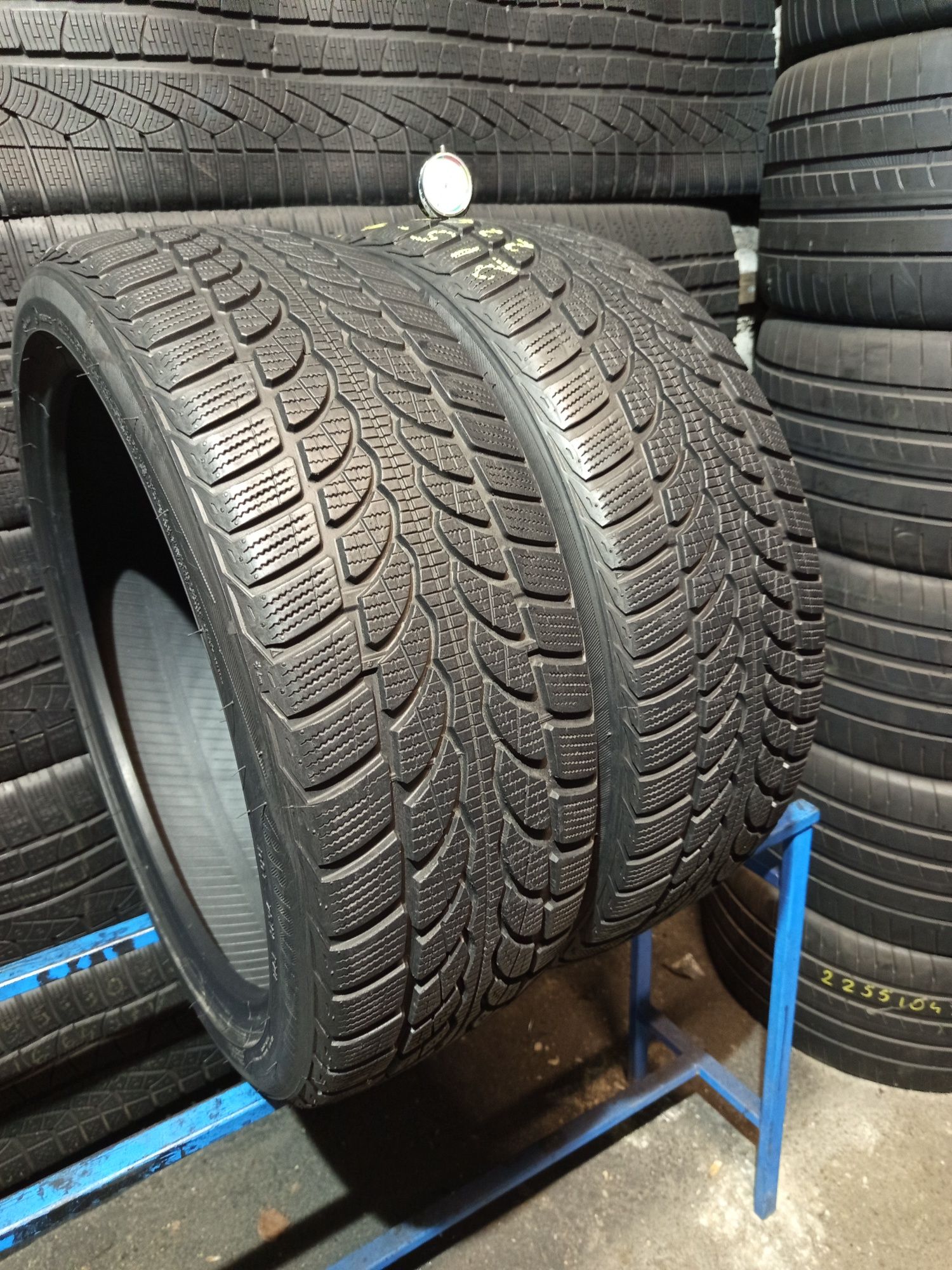 215/45R20 Bridgestone Blizzak LM-32