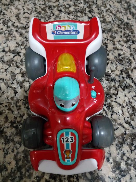Carro de corrida baby clementoni telecomandado