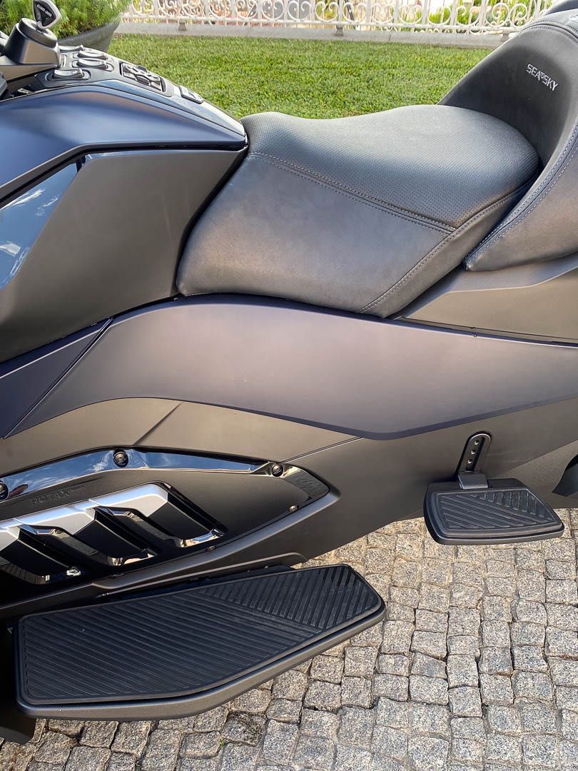 Bombardier Can-Am Spyder RT Sea to Sky CONDUZIDO COM CARTA DE CARRO