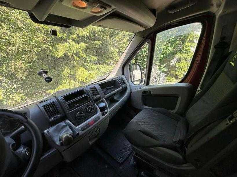 Peugeot model Boxer 435