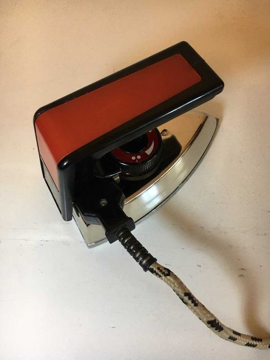 Винтажный, компактный, складной дорожный утюг из СССР. Рабочий