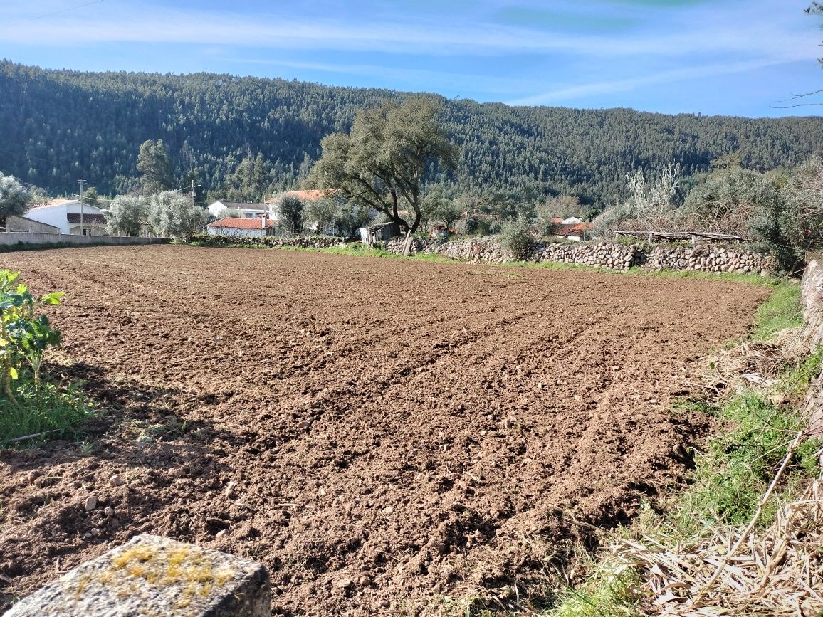 Vende-se terreno