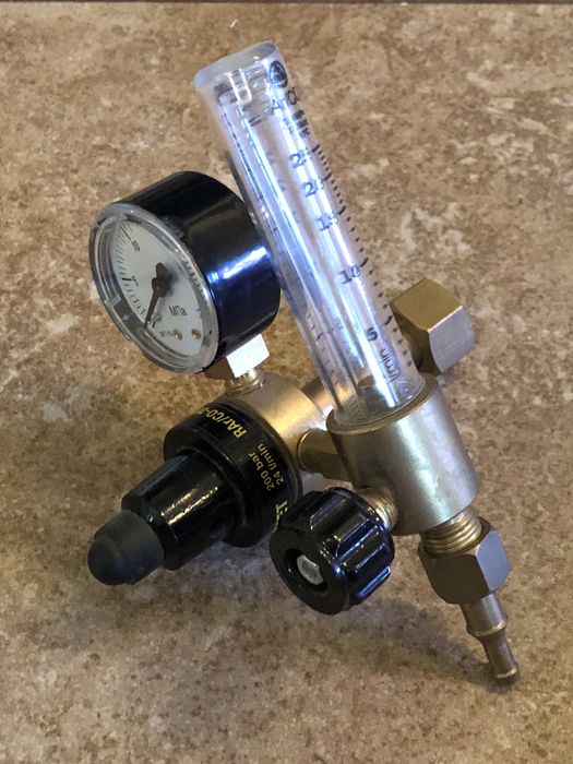 Редуктор углекислотный аргоновый универсальный с ротаметром АР40/У30