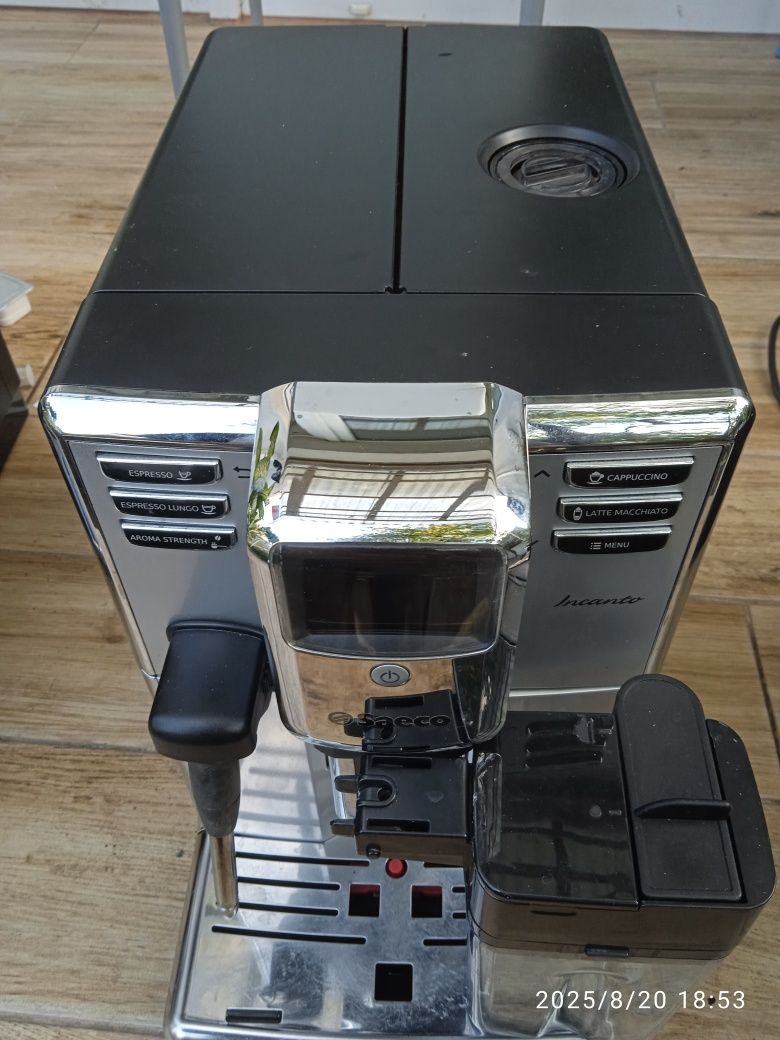 Кавоварка Saeco incanto / Delonghi Magnifica S