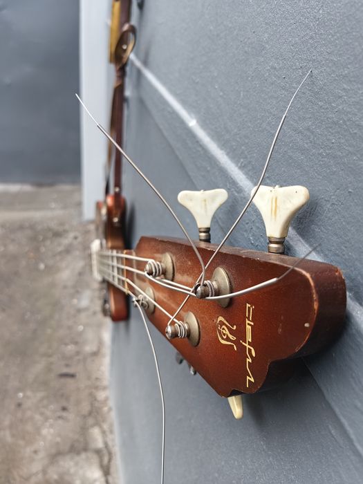 Gitara Basowa Baston delfi