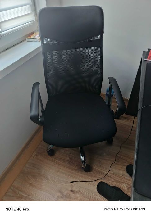 Sprzedam krzesło biurowe.