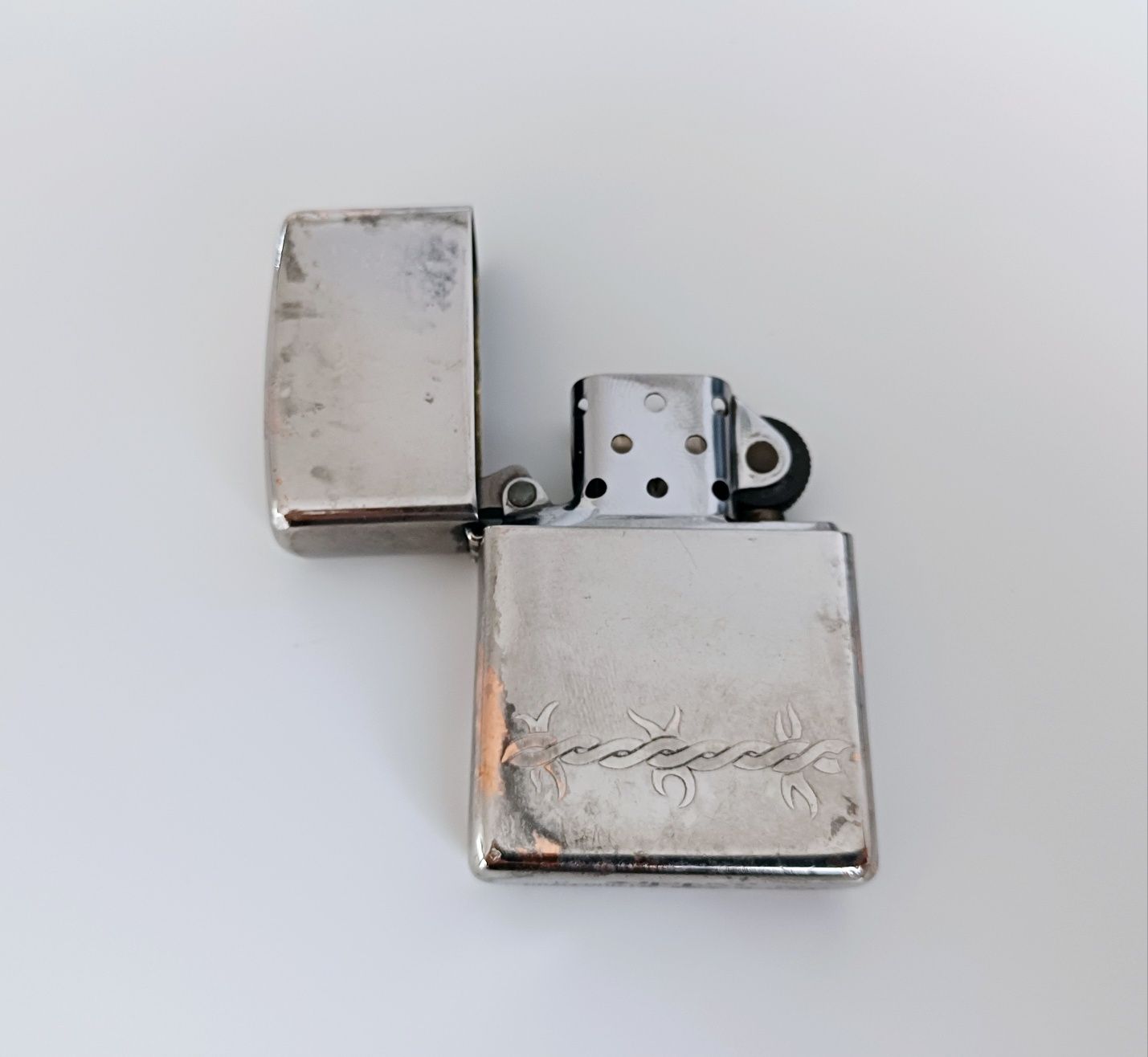 Posrebrzana zippo z 2008 roku