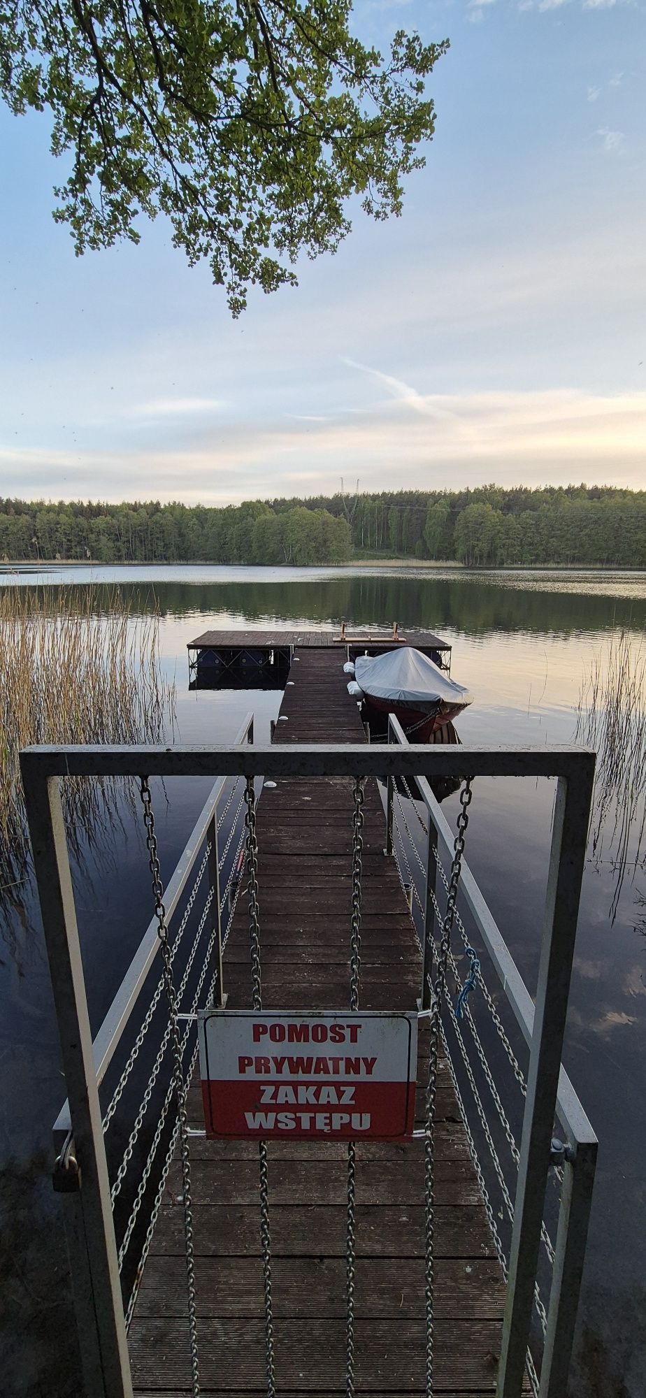Dom nad jeziorem Dołgie + pomost +  wyposażenie
