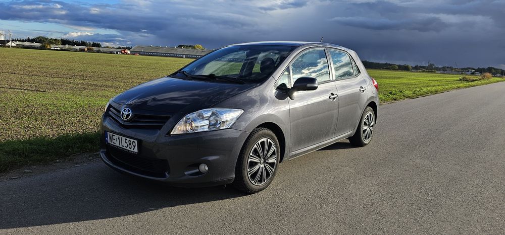 Toyota Auris lift 2011r. 1.6 benzyna