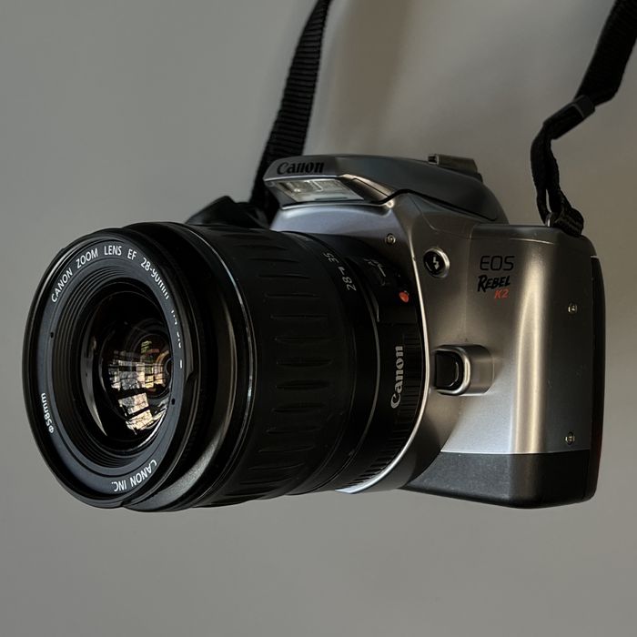 Плівковий дзеркальний фотоапарат Canon EOS Rebel K2 з об'єктивом