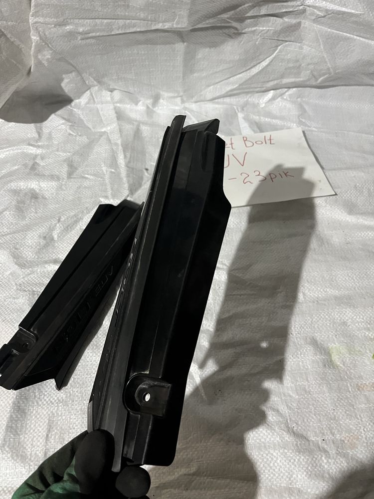 Bolt euv 22-21 молдінг крила перед 42781290.42781291