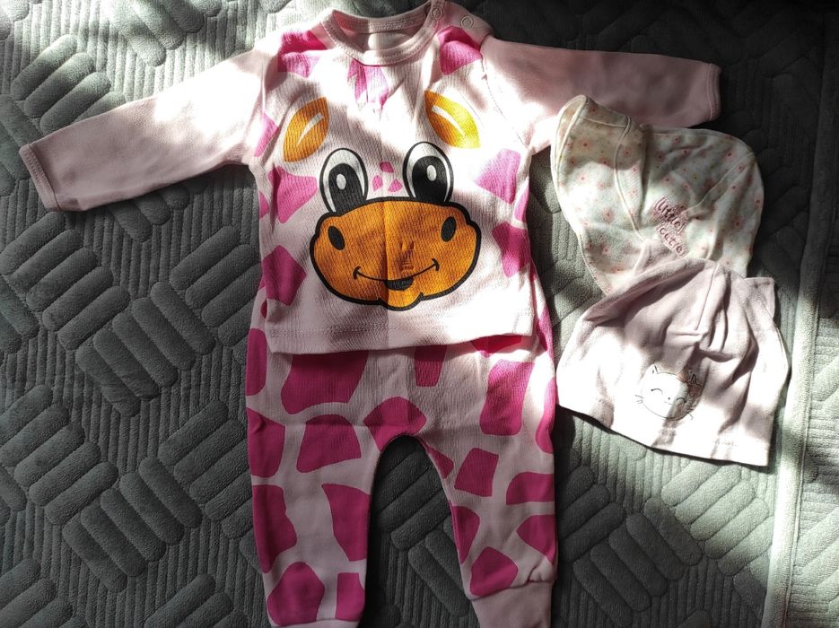 Ліжко з матрацом + дитячий одяг