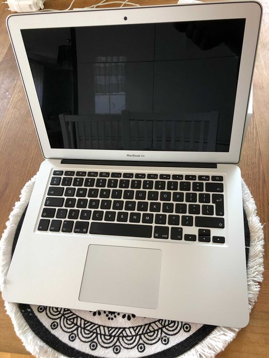 MacBook Air 13 w pięknym stanie