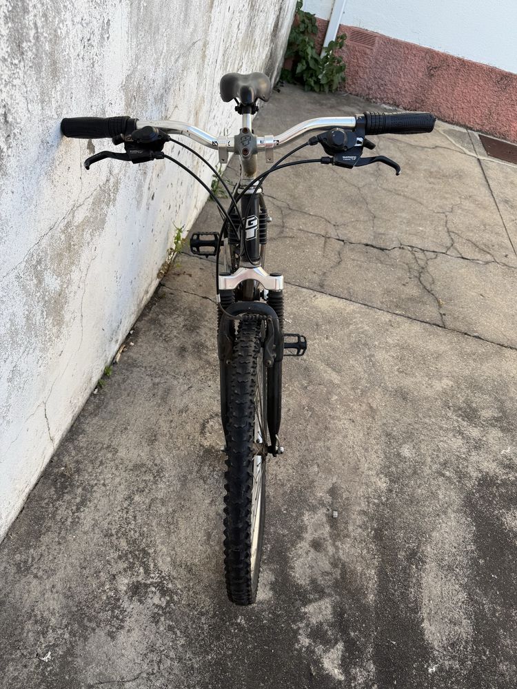 Bicicleta GT roda 27