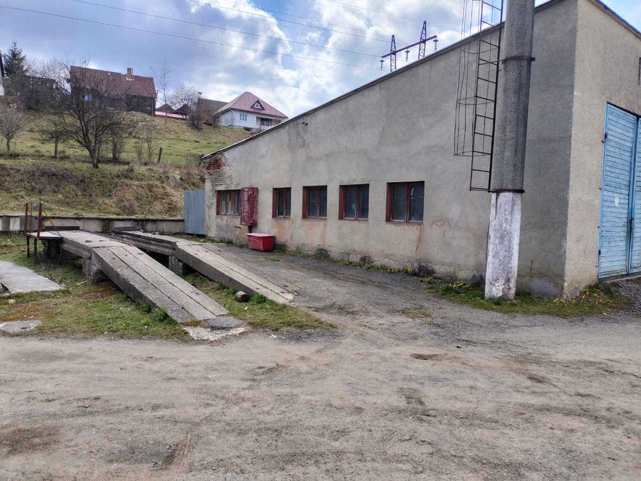 Продається багатофункціональний комплекс будівель у смт. Воловець