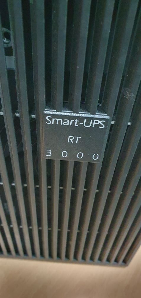Преобразователь напряжения APC Smart-UPS RT 3000(чистая синусоида)