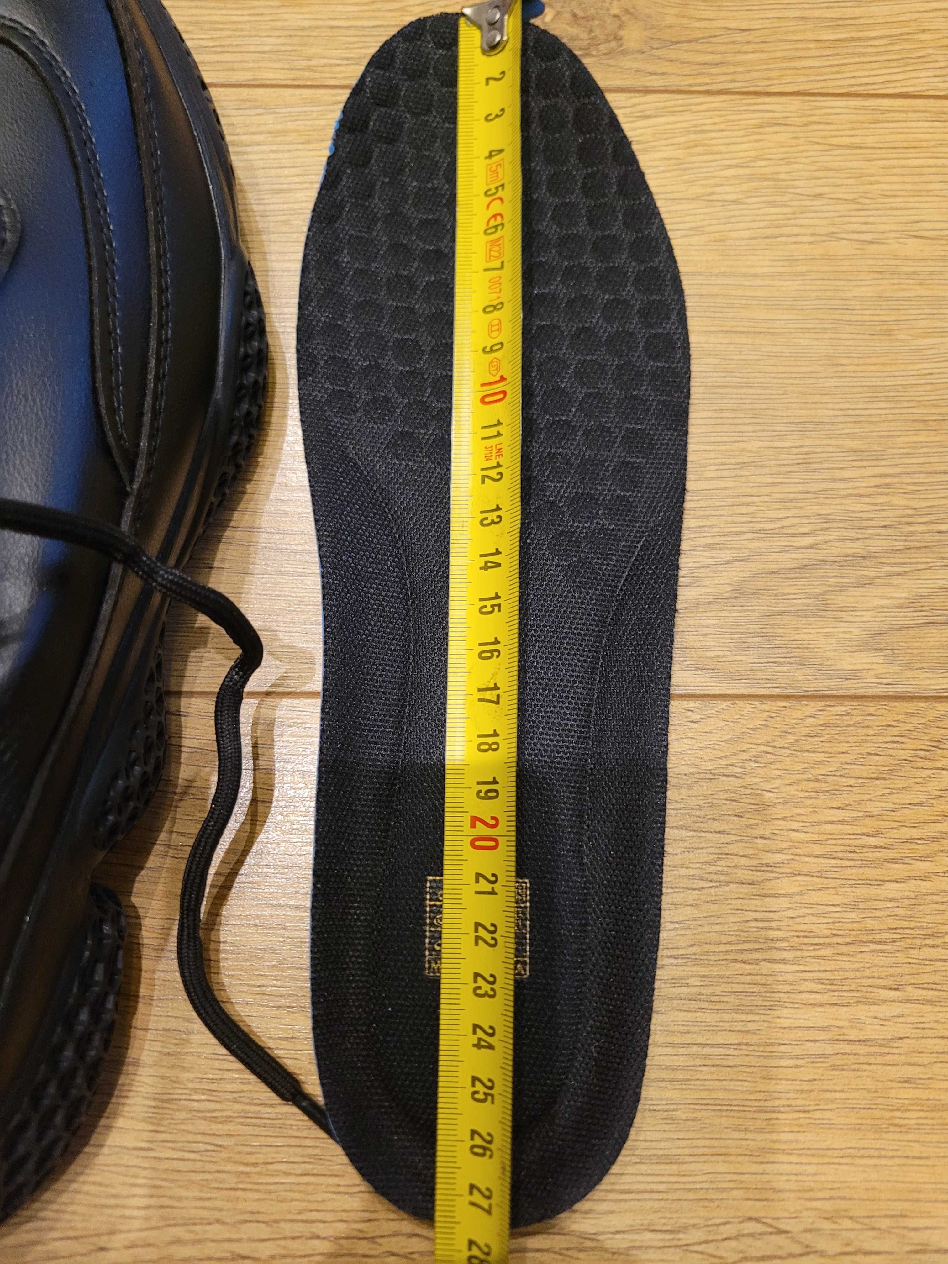 Nowe buty ochronne z metalowym noskiem