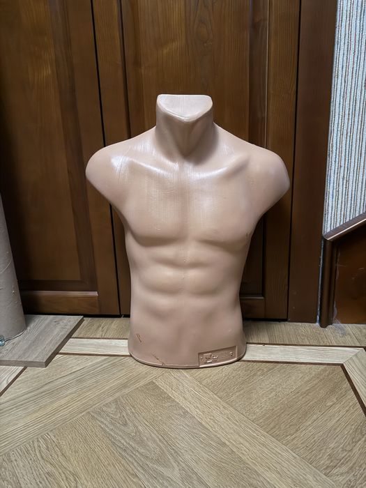 Манекени жіночі б/у, чоловічі б/у, торси, жіночі з ногами