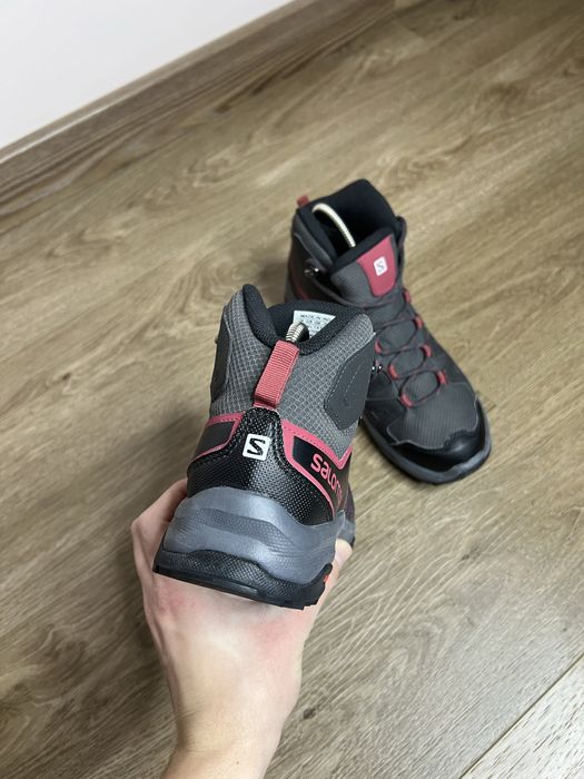 Продам БОМБЕЗНІ жіночі трекінгові черевики SALOMON.