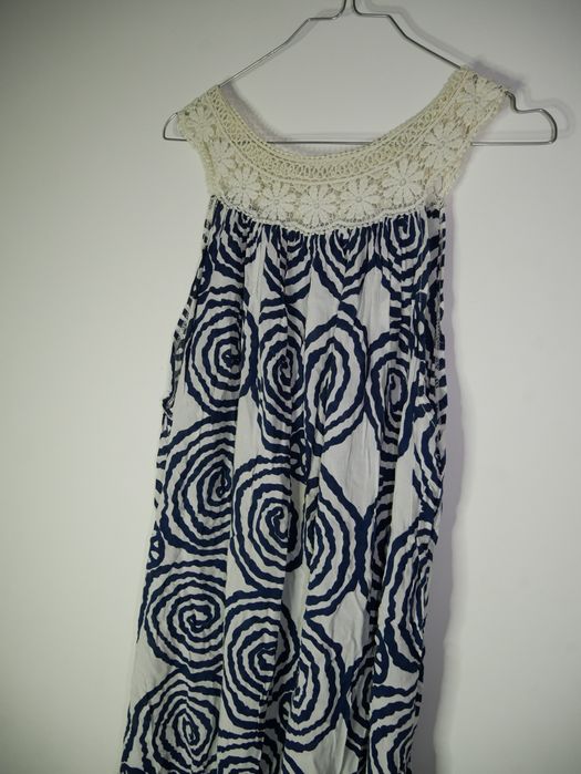 Vestido em Azul Padrão Abstracto