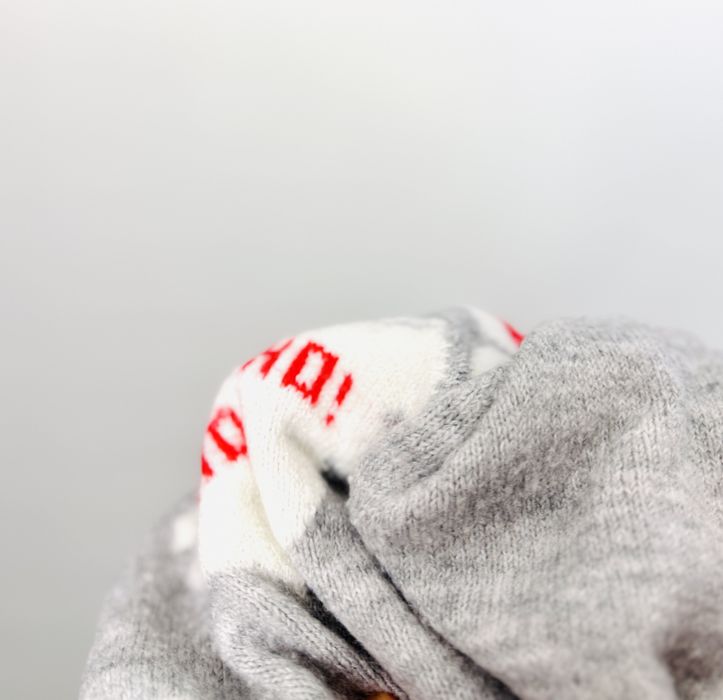 Szary świąteczny sweter z Mikołajem S 36