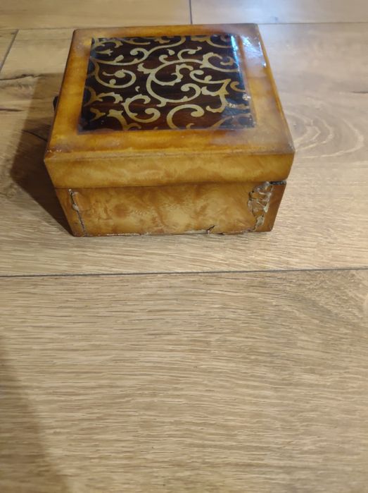 Pudełko szkatułka na biżuterię kosmetyki i drobiazgi z lusterkiem