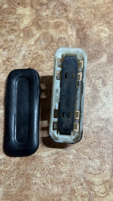 Кнопка відкриття багажника  Peugeot 3008 2009-2016