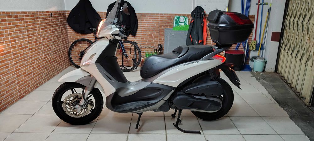 Piaggio Beverly 350 Sport Touring