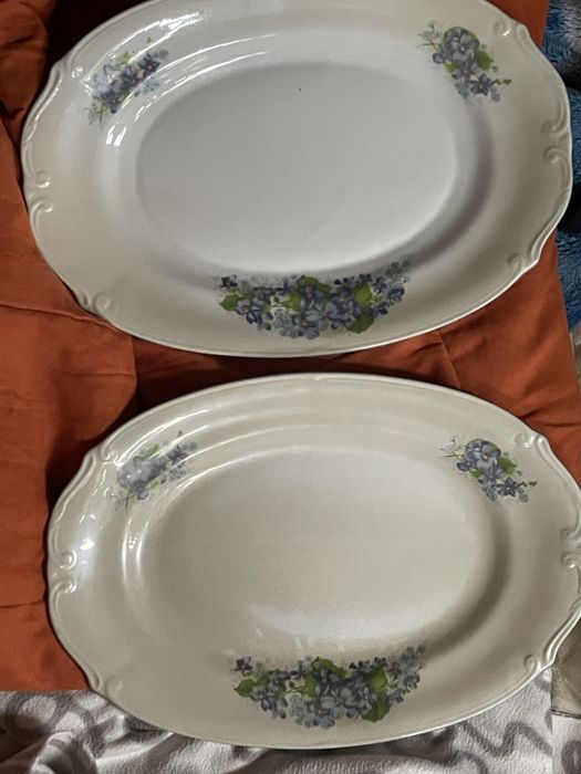 Dwa duże półmiski z fiolkami Chodzież PRL