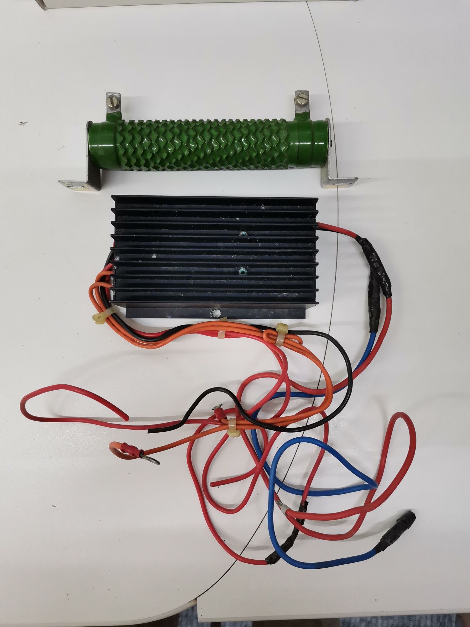 Regulador com resistência de carga para gerador de vento 12V 40Amp