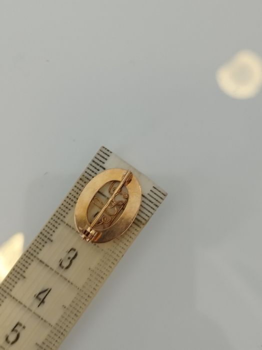 Pregadeira em ouro de 19,2kt