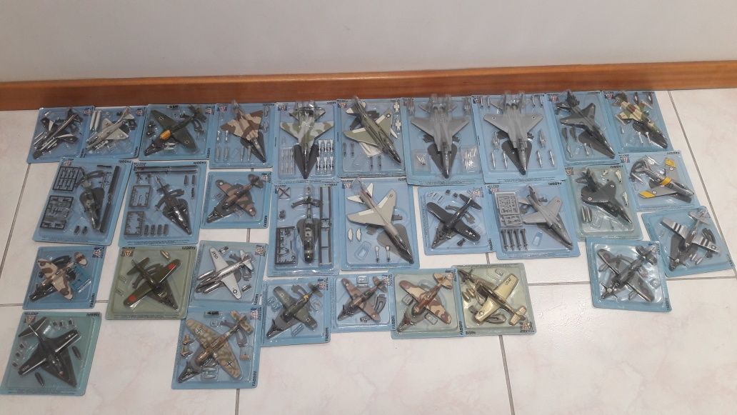 Coleção de 30 aviões da ITALERI