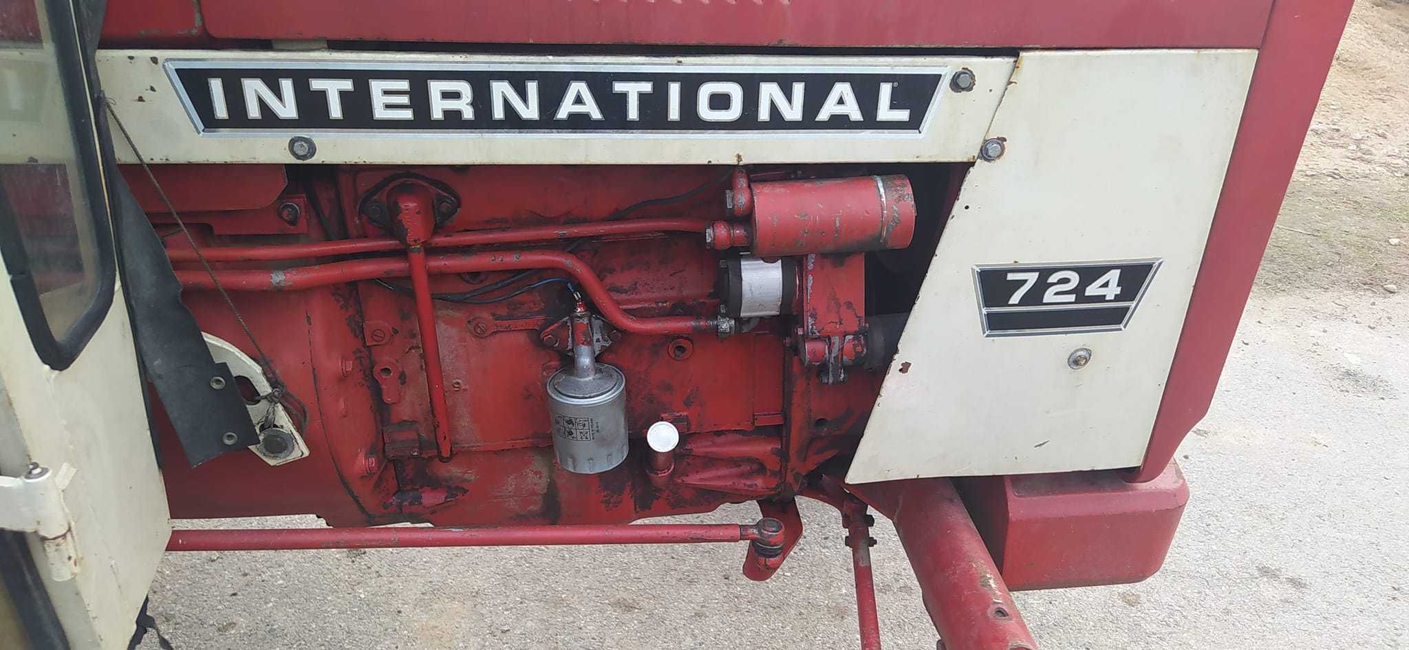 Traktor International 724, rocznik 1974.  67 km