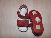 Czerwone sandałki Clarks rozmiar 21, dlugosc wkladki 13cm