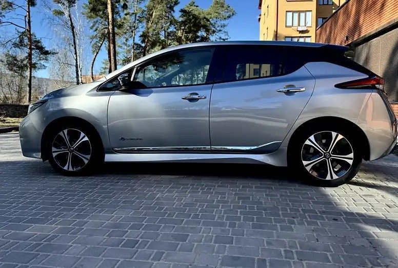 Продам nissan leaf N-Connecta